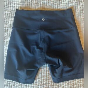 Lululemon Wunder Train High Rise Short - size 8 (6 inch inseam navy)